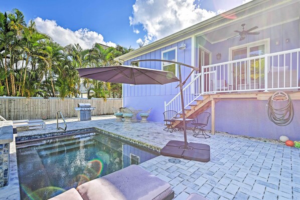 Holmes Beach Vacation Rental | 3BR | 2.5BA | Stairs Required for Access