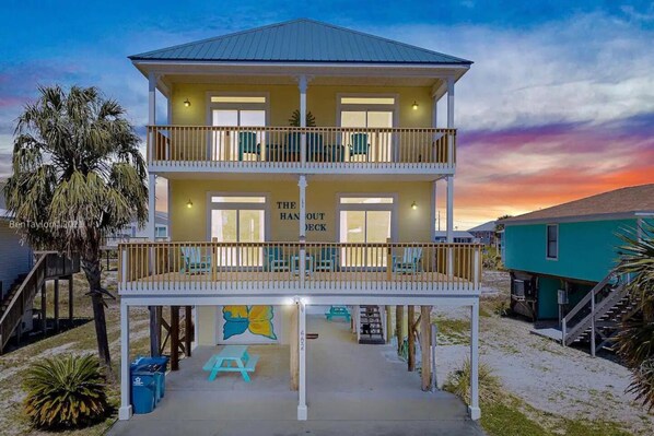 Let us help you create your perfect beach house experience in Gulf Shores.