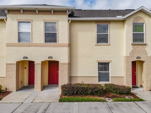 1900 sqft 4br/3ba townhome