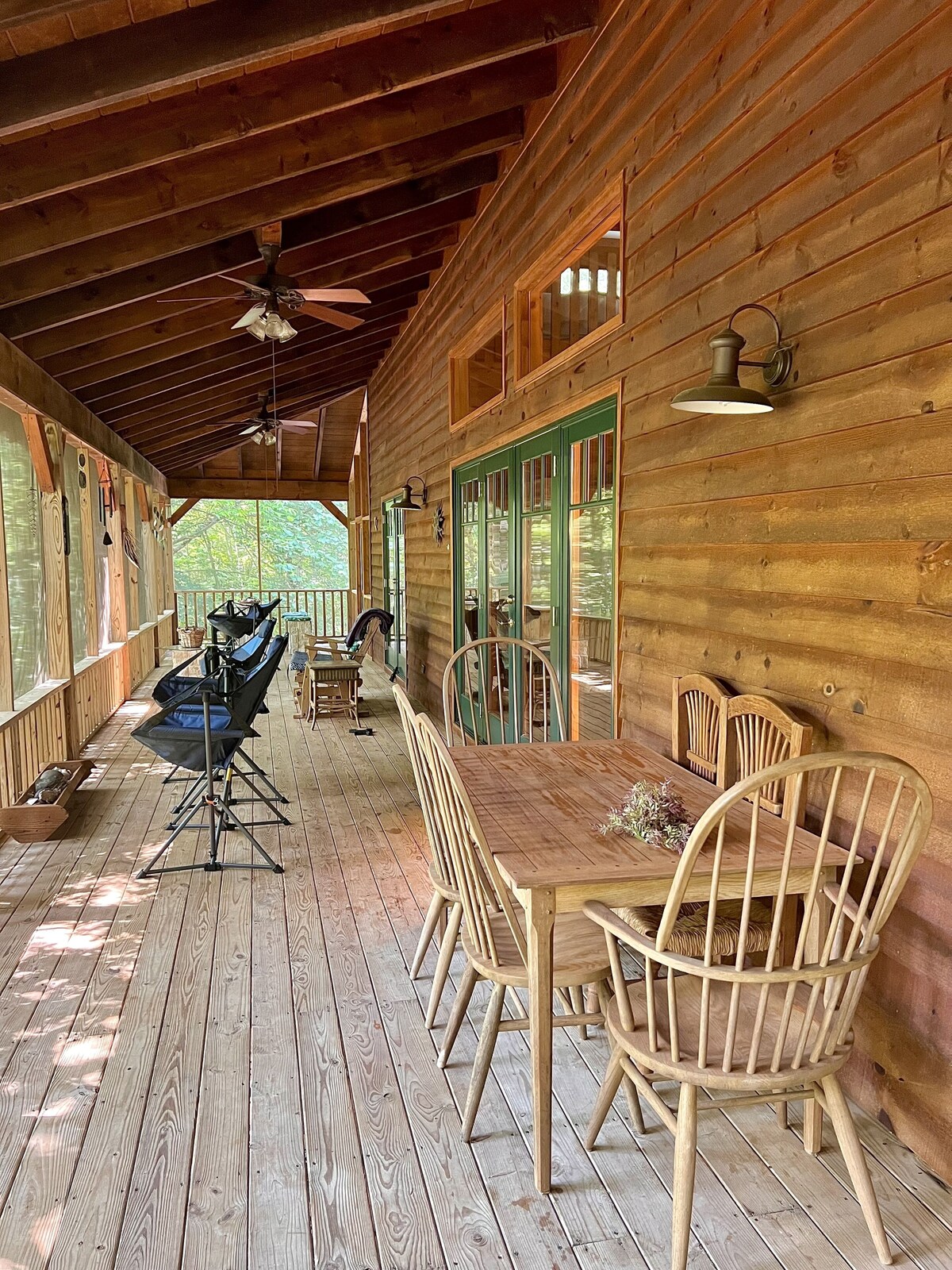 RAFT OCOEE & Relax in HOT TUB @THIS CABIN Awesome FISHING from this Property.