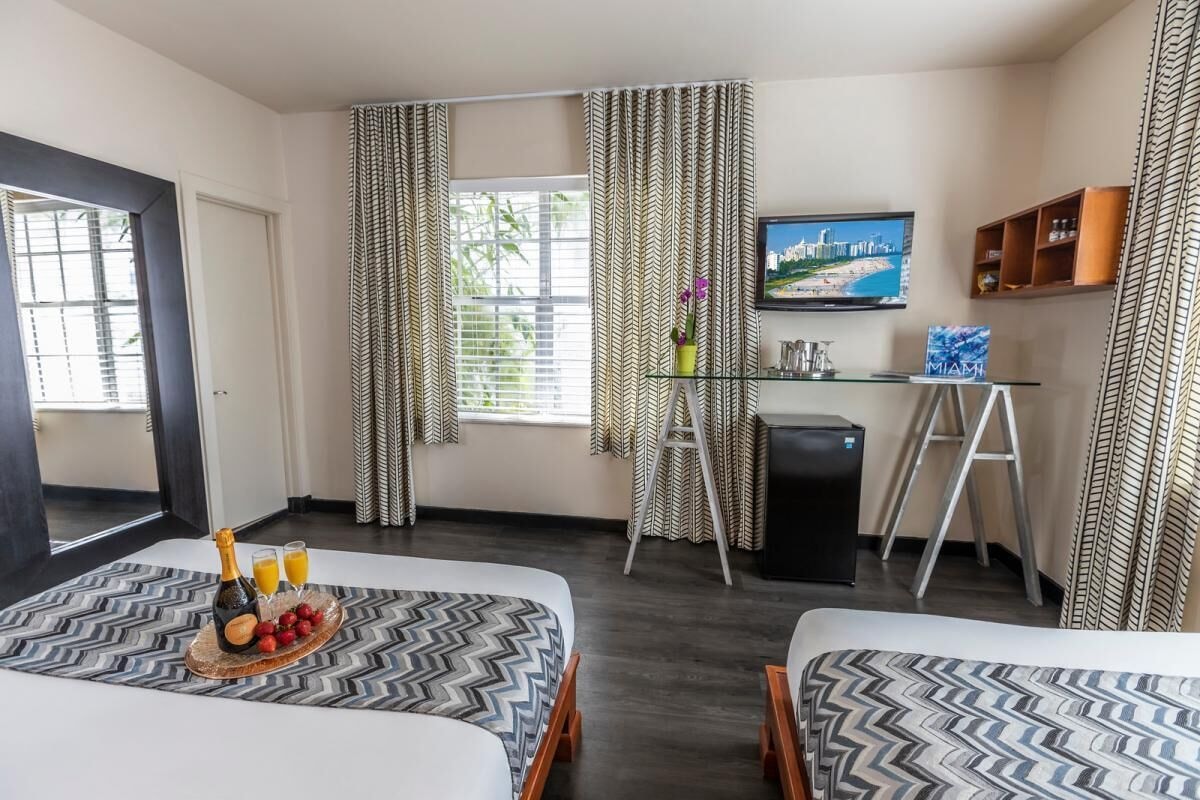 Miami Getaway! Pet-Friendly, Free Daily Happy Hour! Close to Lummus Park Beach!