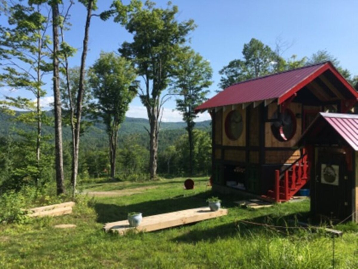 Gorgeous mountain views and private!