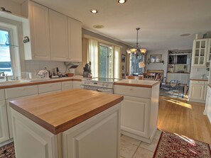 Open kitchen/dining room into living area