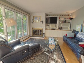 Living room overlooking the lake with gas fireplace