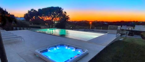 Jacuzzi &amp; Pool Sunset