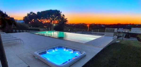 Jacuzzi &amp; Pool Sunset