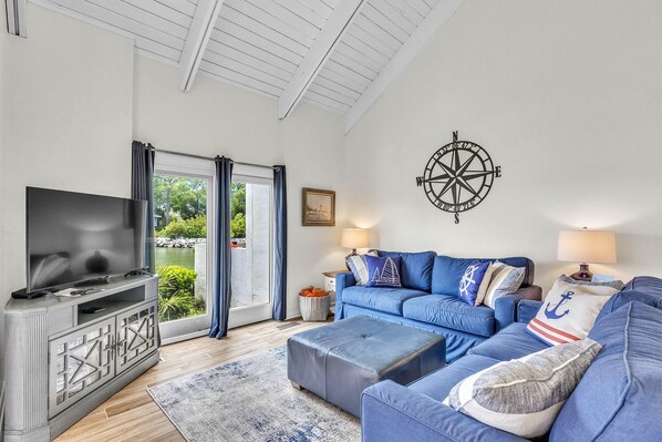 Open Living Space with Vaulted Ceilings