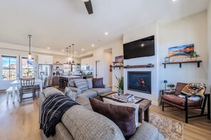 Step inside and experience true luxury! A spacious open floor plan is waiting.