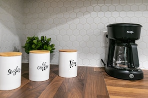 Kaffee und/oder Kaffeemaschine