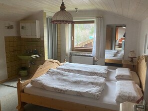 Ferienwohnung 2 39qm, Kochni., Wohnzimmer, 1 Wohnschlafz., ohne Balkon, 2 P-Schlafzimmer