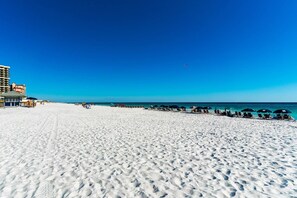 Endless Emerald Coast Views, Sunshine and Soothing Sounds of Serenity