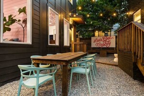 Enjoy the common area and photo opps!