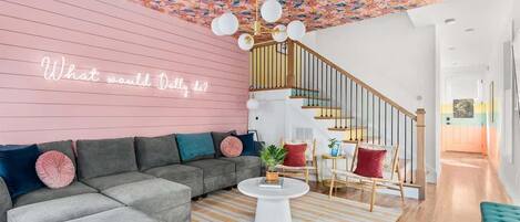 Nashville's original Dolly themed house! STRP # 2021054739