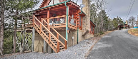 Sevierville Vacation Rental | 2BR | 2BA | 1,008 Sq Ft | Access Only By Stairs