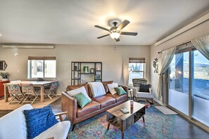 Living Room | Free WiFi | Smart TV