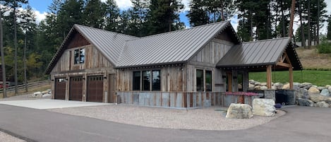 Beautiful Pole Barn w/ upper Loft.