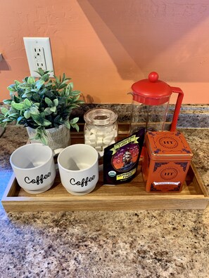 Kaffe og/eller kaffemaskine
