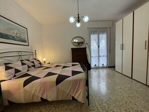 Möbel, Tür, Komfort, Bilderrahmen, Holz, Interior Design, Bettrahmen, Fussboden, Flooring, Gebäude