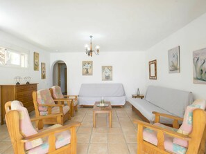 Bilderrahmen, Möbel, Couch, Eigentum, Tabelle, Stuhl, Holz, Interior Design, Flooring, Wohnzimmer