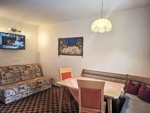 Meubles, Design Intérieur, Sol, Mur, Sol, Canapé, Pièce, Bois, Plafond, Salon