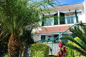 3 Ourmadeira Villas In Madeira Moradia Da Falesia Facade