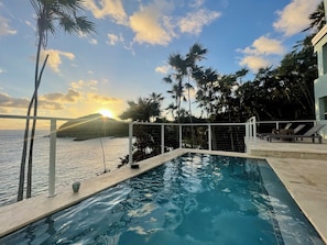 Sunrise in the pool in the morning is pretty special here😎