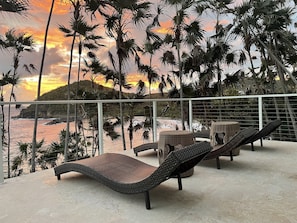 Relax, Unwind, Read a book and fall asleep on your own private ocean deck