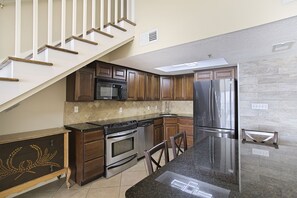 21-Crystal-Sands-303B-Kitchen