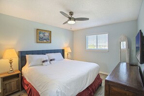 21-Crystal-Sands-303B-Master-Bedroom