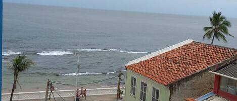 Vista para praia/oceano