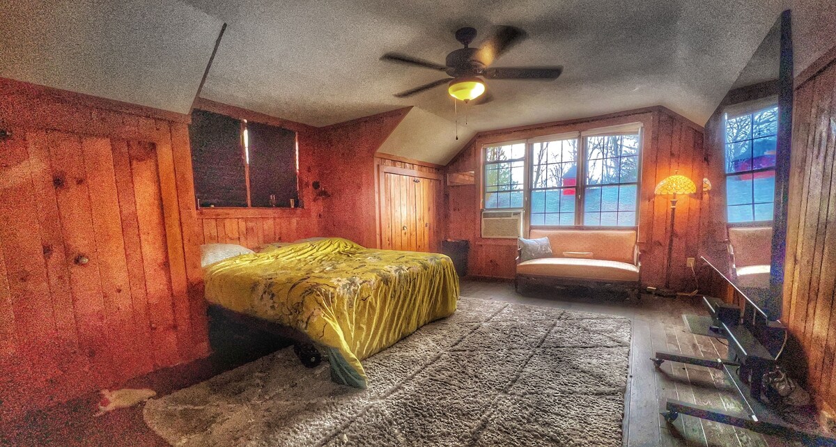 Historic 4 Bedroom Luxury Cabin with Private Waterfall & Lake Access