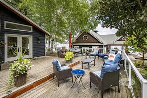 Main Cottage Deck &amp; Seating