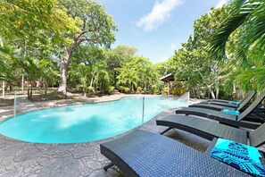 40' Pool with Wicker Lounge Chairs