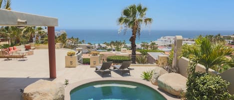 Pool and its view. 