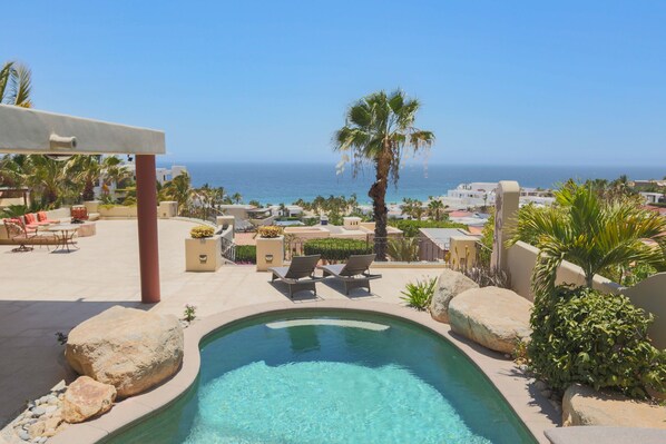 Pool and its view. 