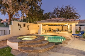 Hot Tub and Pool, all the right lighting!