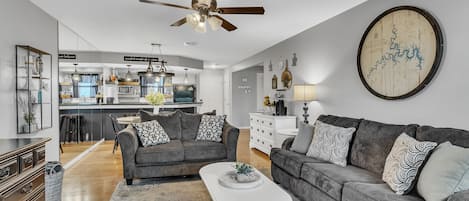 Lake Bluff Retreat comfy living room