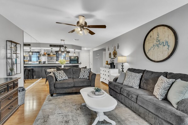 Lake Bluff Retreat comfy living room