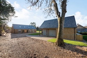 Hill View House and Annexe - StayCotswold
