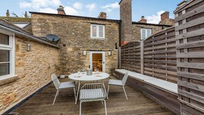 Church View Apartment Roof Terrace - StayCotswold