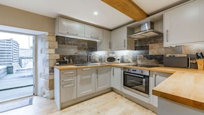 Church View Apartment Kitchen - StayCotswold