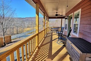 Covered Front Deck to Relax