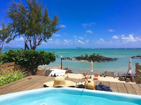Villa Meerena beachfront in Mauritius from private to rent