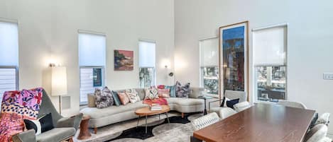 Spacious main living area on 1st Floor