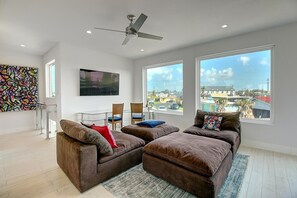 Living room - Living room with chaise loungers