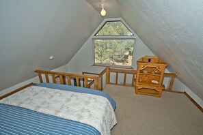 Loft with Queen Bed and Mountain Views (1)