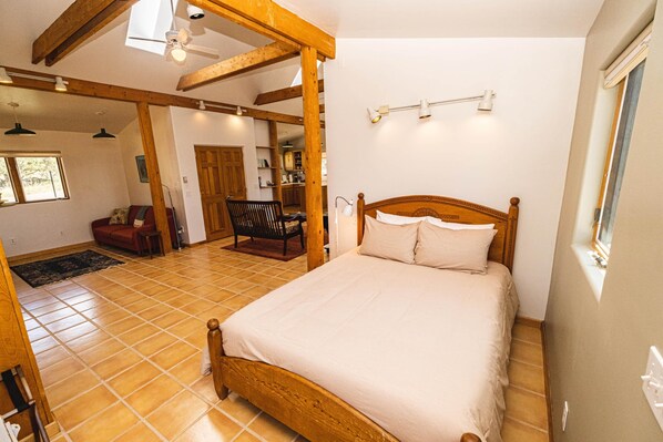 Main House : Queen Bed with Walkout Terrace (1)