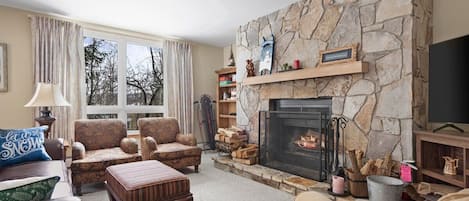 Cozy living room with TV & Fireplace.