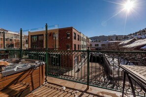 Private Hot Tub / Balcony