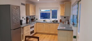 fully fitted kitchen